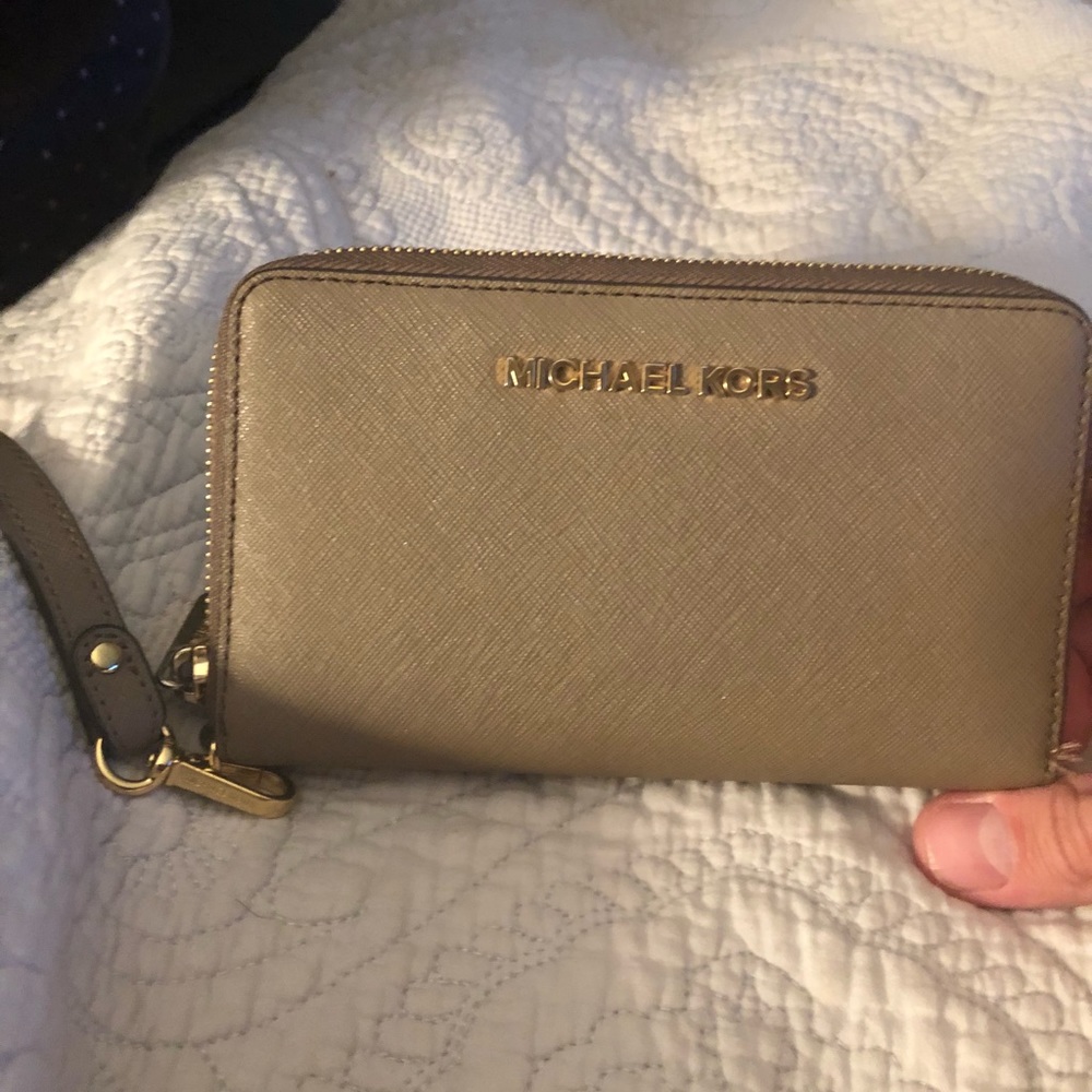 Michael Kors Woman’s Leather Wallet/Wristlet